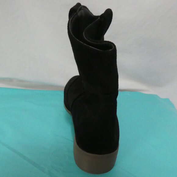 Ubranded | size 42 | Chic Black Slip On Ankle Boots / Booties | Suede Texture - Picture 3 of 11